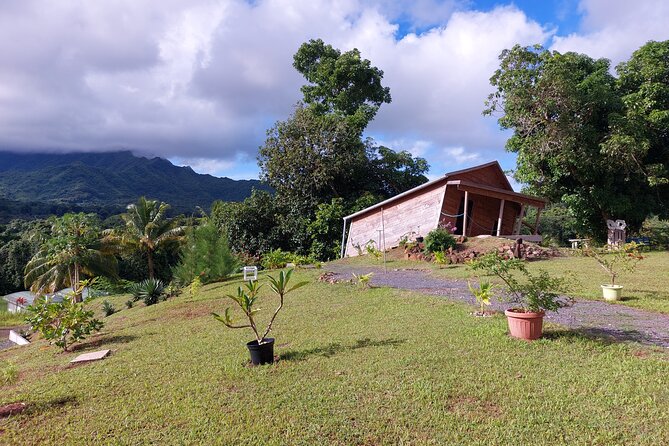 Private and guided visit to Mystery House Raiatea - Meeting Gérard, the guide and creator