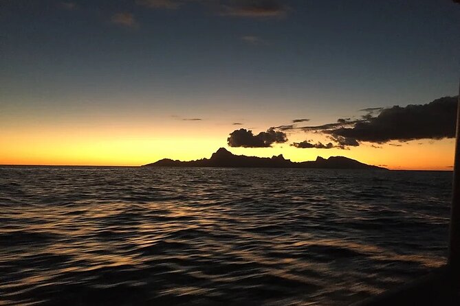 Private and Local Sunset Cruise in Tahiti - The human side of the experience