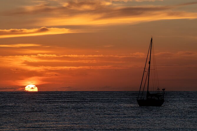 Private and Local Sunset Cruise in Tahiti - Why the private format matters