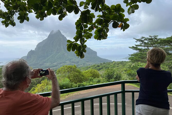 Private excursion to Moorea, photo tour & immersive discovery - Cook Bay and Mount Rotui Views