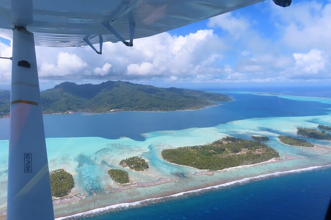 Private flight, in a light plane over the Polynesian motus from Raiatea - The people behind the flight