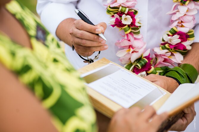 Professional Photo Shooting in Moorea, unique session adapted - The practical details worth confirming before you go