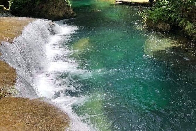 Rarru Cascades, Waterfall & Kava - The lookout gives the walk a strong opening