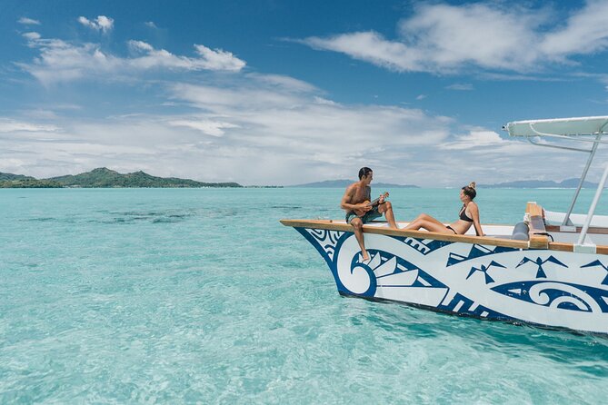 SHARED FULL DAY CULTURAL & LAGOON TOUR - Bora Bora Cultural Lagoon Tour - Captain Narii and the mixed-language group