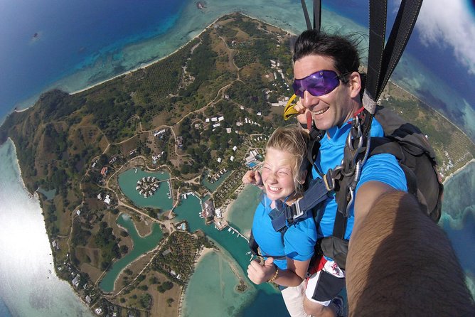 Skydive Fiji Legend 13000ft Tandem Jump (60 seconds free fall) - What the 60-second freefall feels like