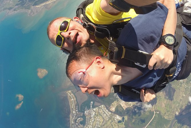 Skydive Fiji Radical 10000ft Tandem Jump (30 seconds free fall) - The flight, freefall, and parachute descent
