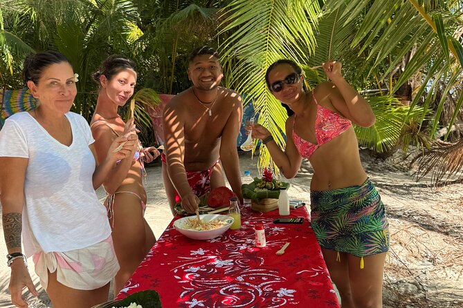 Snorkeling BBQ and Things to do on a Private Motu in Bora Bora - Ukulele music and the Polynesian atmosphere