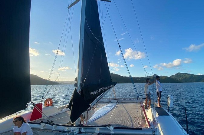 Sunset Cruise in Raiatea – Sailinity - Drinks, music, and small comforts