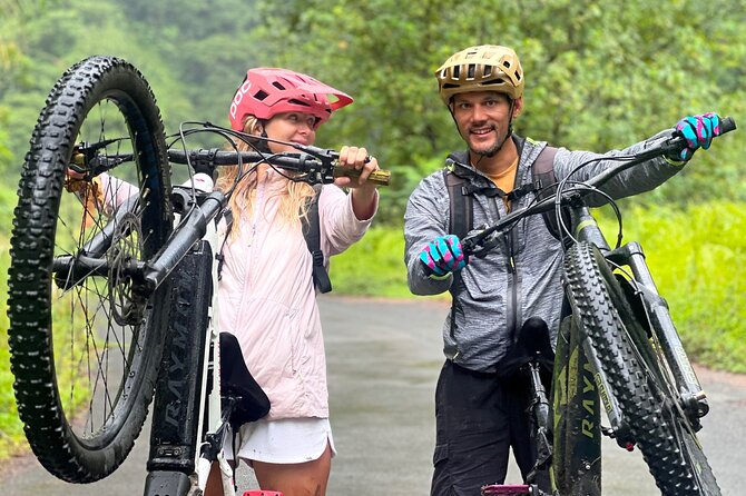 Tahiti excursion adventure circuit MTB MTB E-Bike private valley - The first swimming stop behind Bassin du Roi