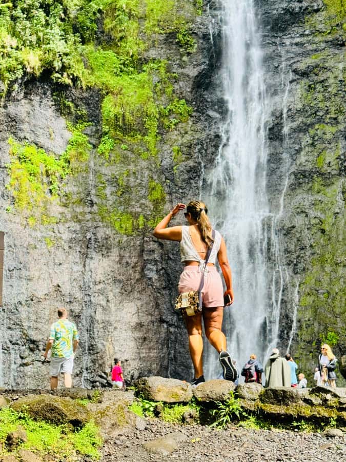 Tahiti: Unique East Coast Half Day Tour with Local Guide - Starting in Papeete: palace, market, and street art