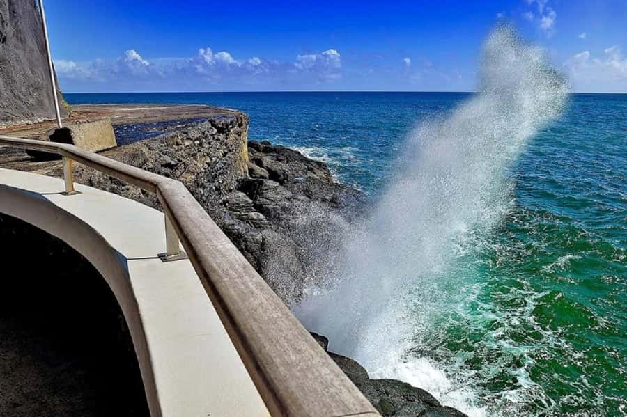 Tahiti: West and East Coast Island Tour with Waterfalls - Marae Arahurahu brings Tahitian culture into view