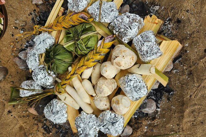 Vavavi - Fijian Cooking & Cultural Experience - Preparing palusami and eggplant tavu