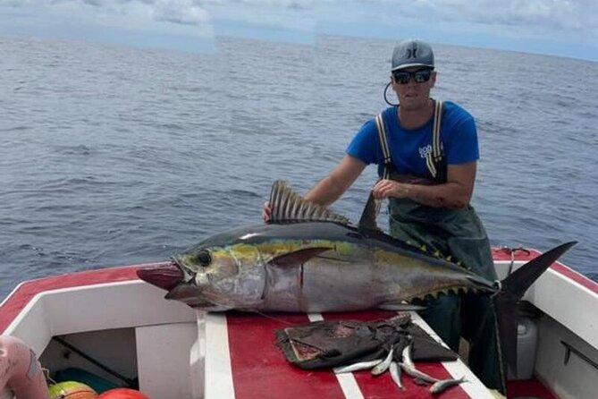 Wholesale Fishing in Poti Marara at Tahiti Teahupoo Peninsula - Getting to the marina and preparing for the morning